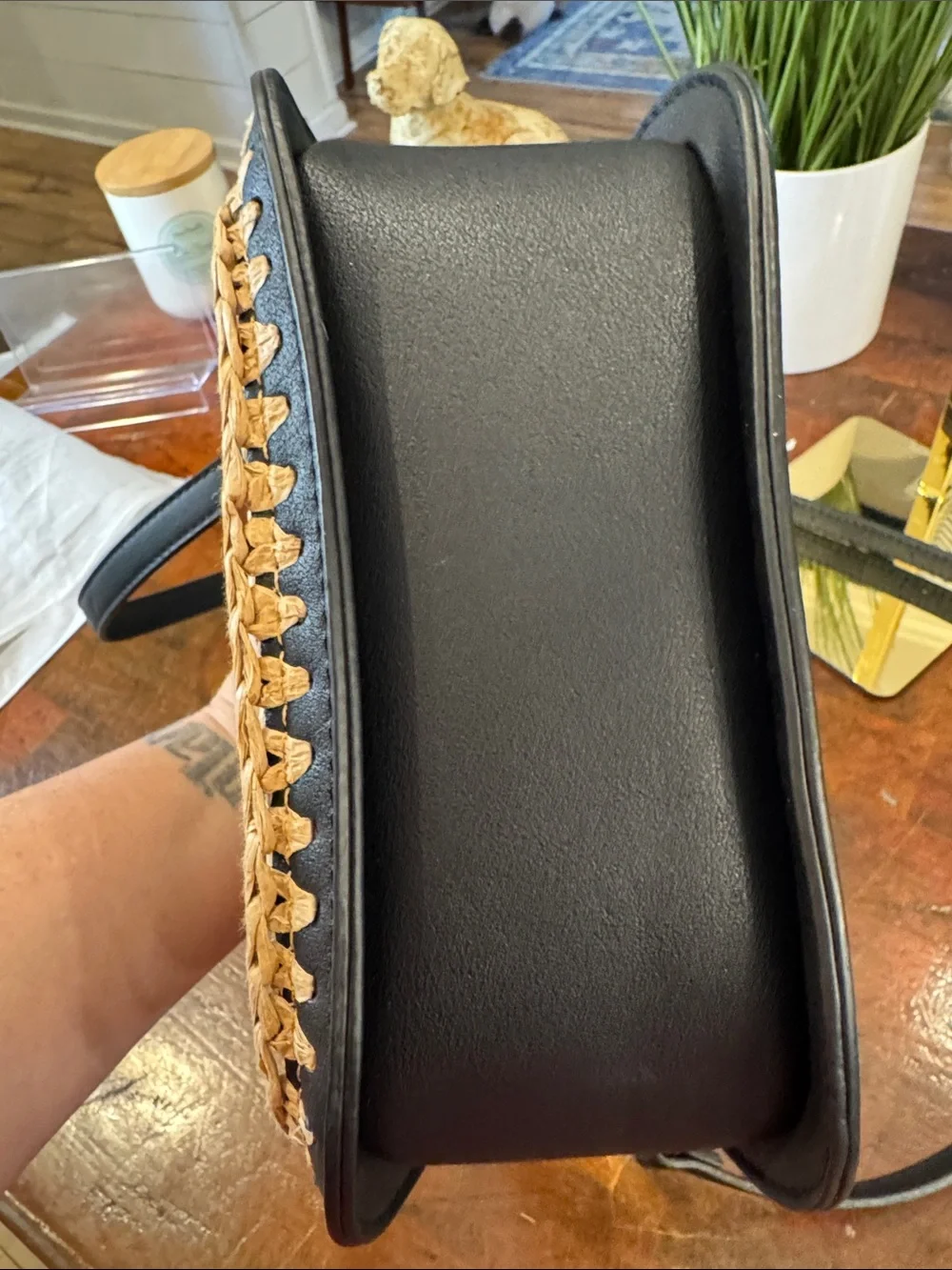 🙏Moda Luxe Tan Woven Crossbody with Black Trim - Picture 3 of 8